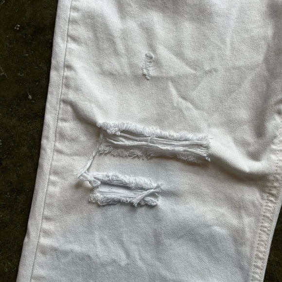 Free People Distressed Boyfriend Jeans NWT - Picture 13 of 14